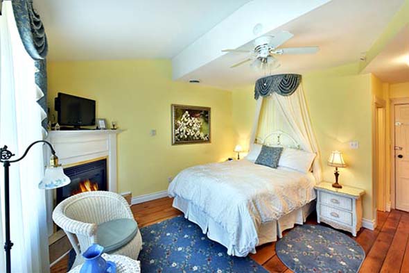 Brockamour Manor | Bed & Breakfast, Niagara-on-the-Lake Ontario, Canada